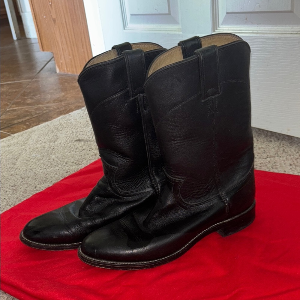 Tony Lama Black Cowboy Boots with Roper Design